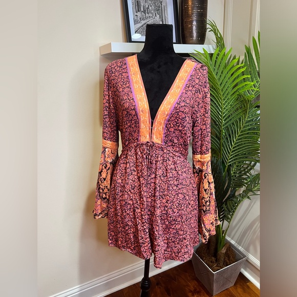 Free People Once Upon A SummerTime Open Back Deep-V Belle Sleeves Romper Medium - Picture 3 of 10